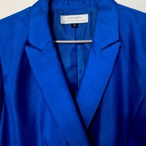 NWT Size 16 Tahari 2 Piece Jacket and Skirt Suit.